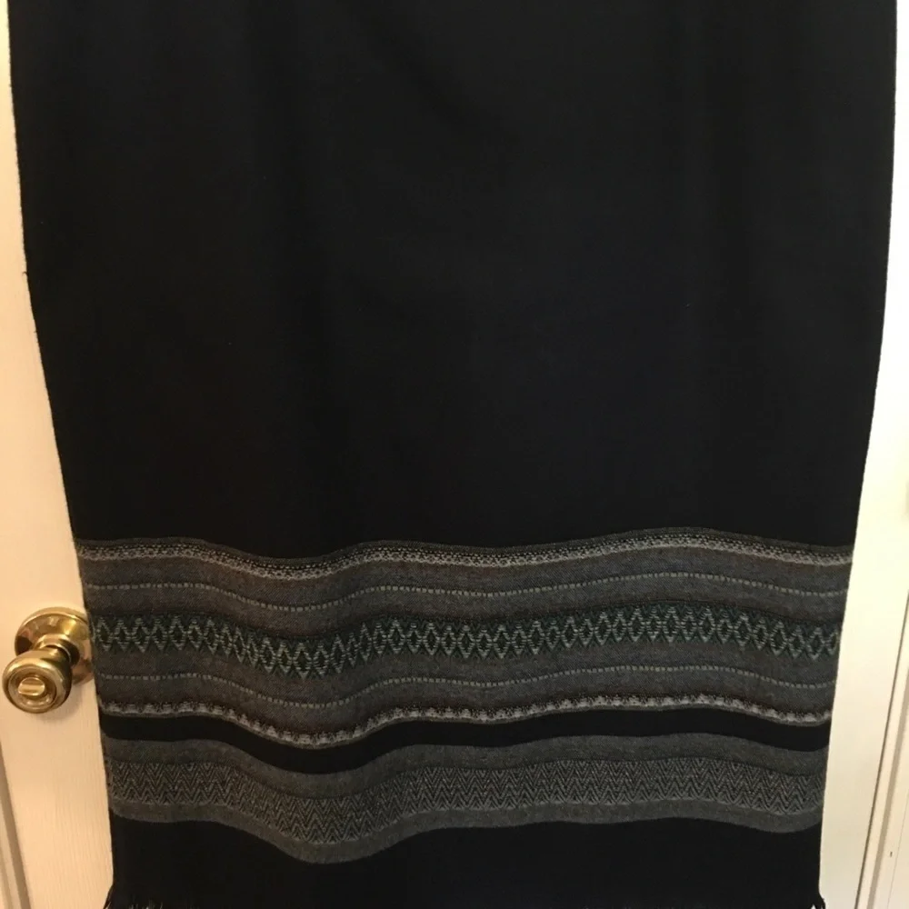 Goodclothes wool blend midi skirt. Sz 14, lined, frayed hem, zips in back.